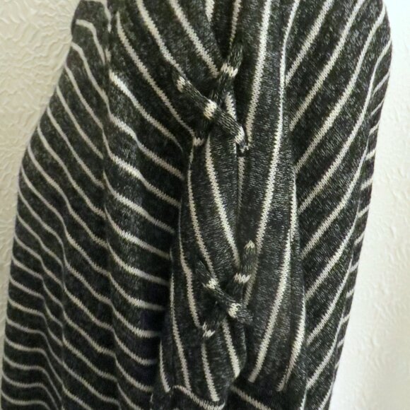 Maurices Women's Long Sleeve Criss Cross Cold Shoulder Striped Top Size XXL - Picture 5 of 7